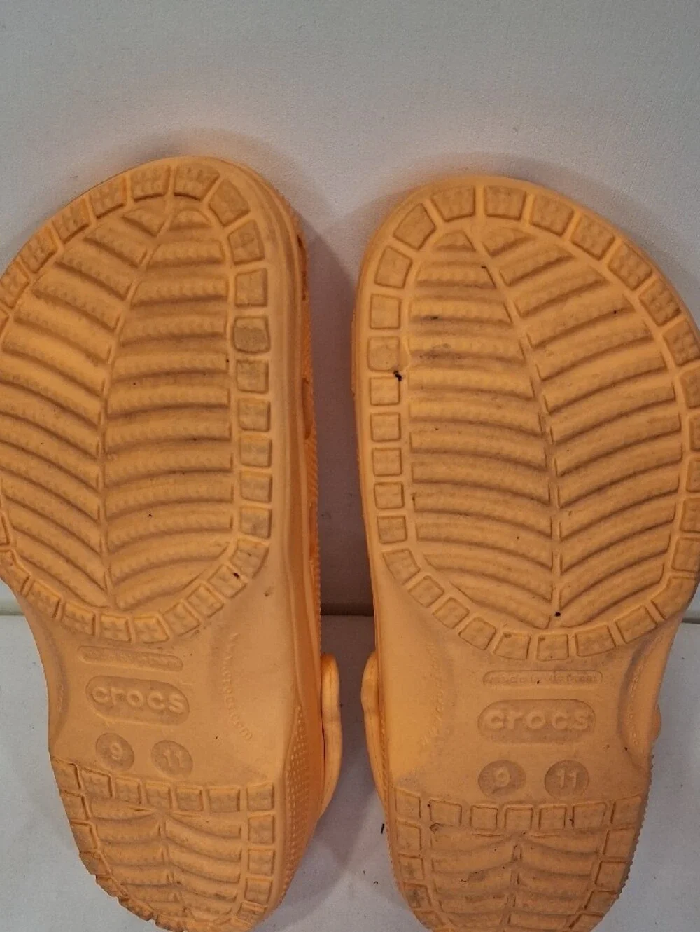 Mens/Womens CROCS Classic Clog in Bright Orange. Single Strap
